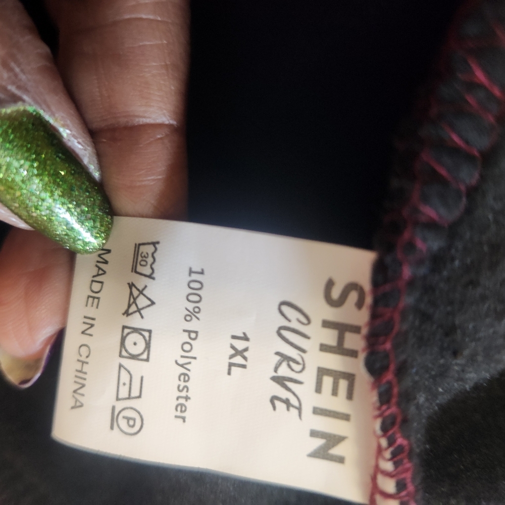 Shein curve Maroon, Gray, and Black Colorblock Hoodie. - Picture 6 of 8